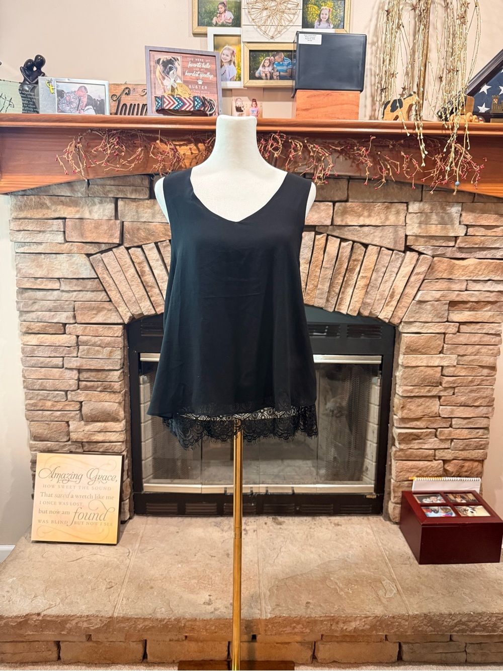 mine Black Sleeveless V-Neck Lace Hem Blouse